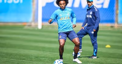 Willian surpreende comissão técnica em primeiras atividades no Grêmio
