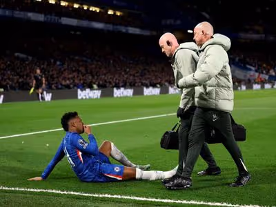 Chelsea dificulta saída de Estêvão e trava tratamento no Brasil