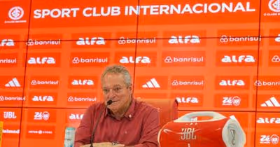 Abel Braga vai às lágrimas após salvar o Inter do rebaixamento