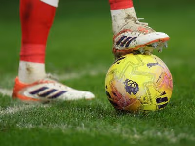 Volante da Premier League revela desejo de jogar em clube espanhol