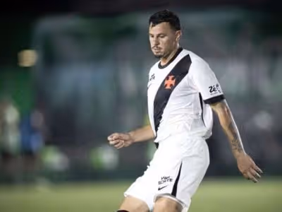 Hugo Moura pode recuperar espaço no Vasco em semana decisiva