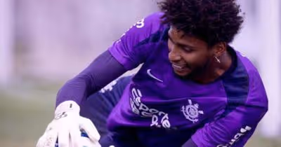 Corinthians deve ter retorno de Hugo Souza contra o Grêmio