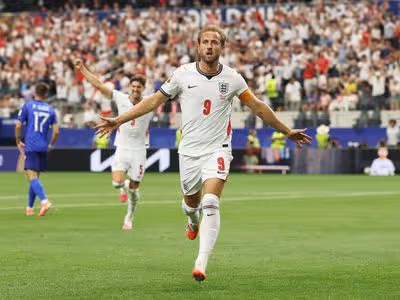 Kane iguala recorde histórico, Inglaterra supera reação croata e estreia com vitória na Copa