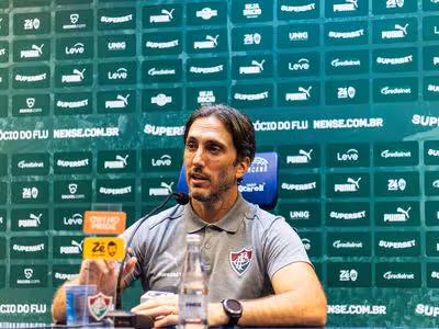 Zubeldia celebra gols de atacantes e retorno de Cano