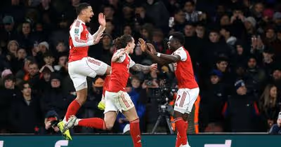 Arsenal vence nos pênaltis e vai às semis da Copa da Liga