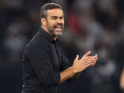 Artur Jorge assume o Cruzeiro com missão de tirar equipe da lanterna