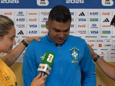 Casemiro fica aos prantos e pausa entrevista após pergunta de Fernanda Gentil: 'Difícil'