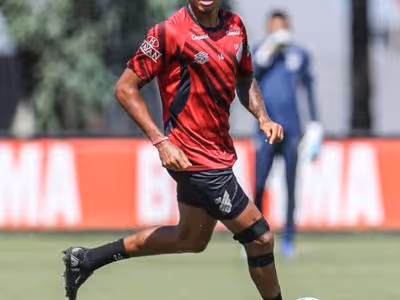 Athletico recebe o Botafogo em duelo atrasado do Brasileirão