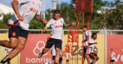 Internacional foca em corrigir marcação no lado esquerdo da defesa