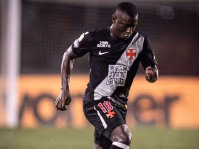 Marino perde espaço no Vasco e atrai olhares do mercado sul-americano