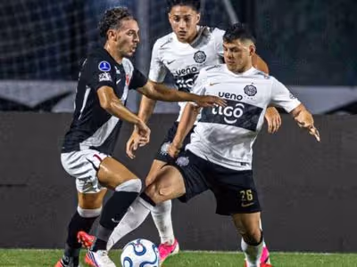 Falta de eficiência do ataque do Vasco atormenta Pedro Emanuel