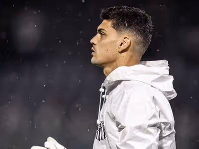 Gabriel Brazão passa por cirurgia e Santos define futuro do goleiro na temporada