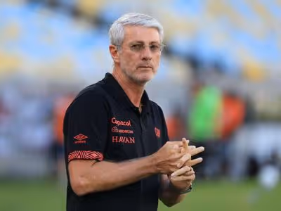 Odair Hellmann enaltece apoio da torcida na vitória do Athletico de virada: 'Fez a diferença'