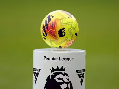 Gigante da Premier League anuncia demissão de técnico