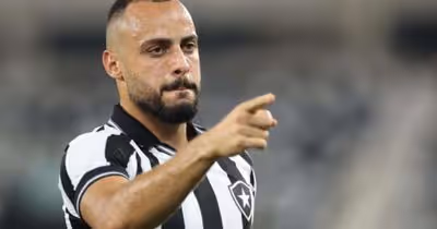 Arthur Cabral encerra jejum de quase dois meses no Botafogo