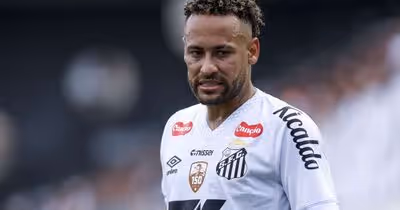 Neymar passará por cirurgia no joelho na próxima semana