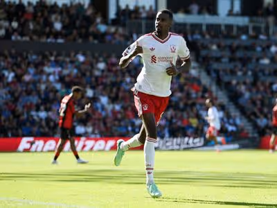 Liverpool sofre, mas vence Bournemouth