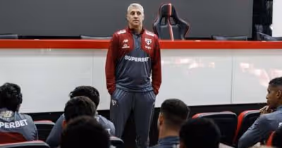 São Paulo terá reunião com Crespo para saber se segue busca por camisa 9