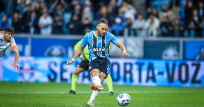 Com atuação de gala, Braithwaite se reafirma como peça decisiva no Grêmio