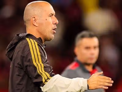 Leonardo Jardim elogia evolução do Flamengo contra o Vitória