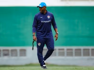Marcão aproveita a folga para observar a base do Fluminense