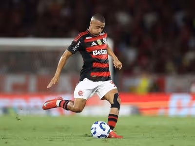 De La Cruz e Paulinho: astros de Flamengo e Palmeiras sofrem com sequência de lesões