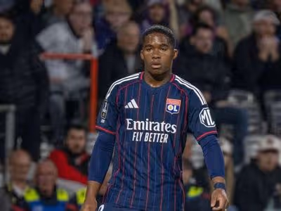Lyon perde para o Toulouse e se complica por uma vaga na Champions League