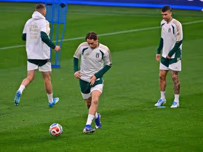 Itália enfrenta hoje antigos algozes em busca de vaga na Copa do Mundo