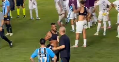 Alex Santana e Mano Menezes se desentendem após empate por 1 a 1 entre Grêmio e Santos