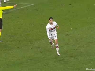 Era para expulsão? Veja gesto polêmico de Bobadilla após gol do São Paulo sobre o Corinthians