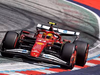 F1: Hamilton mantém confiança na Ferrari e vê atualização como passo importante