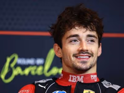 Charles Leclerc destaca “agressividade” da Ferrari na disputa por atualizações na F1