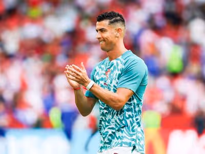 Ibrahimovic questiona titularidade de Cristiano Ronaldo: ‘Loucura movida pela nostalgia’