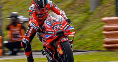 MotoGP: Pecco Bagnaia brilha e garante a pole em Sepang