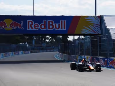 F1 2026: Red Bull nega ter copiado Ferrari e explica origem da nova asa móvel