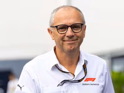F1: Stefano Domenicali avalia início turbulento de 2026 e apoia mudanças no regulamento