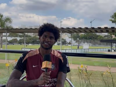 Hugo Souza vê mudança de ânimo no Corinthians com chegada de Diniz e mantém sonho por Copa