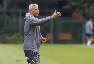 São Paulo pode não ter Crespo contra o Flamengo por pendências com Zubeldía