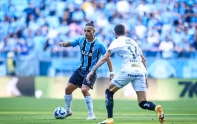 Braithwaite brinca e revela desejo de renovar com o Grêmio