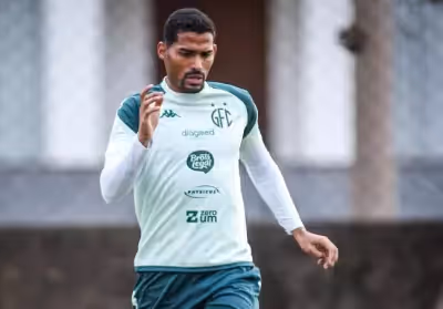 Guarani encosta no G-8 e lateral crava: “A gente vai subir o time”