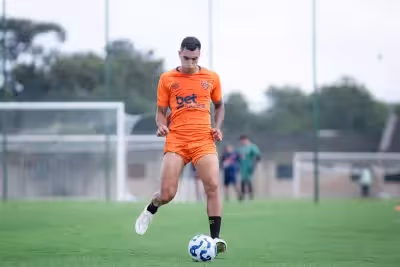 Volante do Sport celebra pausa no Brasileirão para intertemporada: “Melhorar as condições físicas”