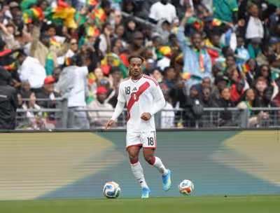 Meio-campista do Corinthians participa de derrota do Peru para Senegal