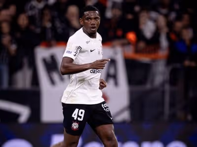 Corinthians vive expectativa de proposta oficial por André Luiz nesta segunda-feira