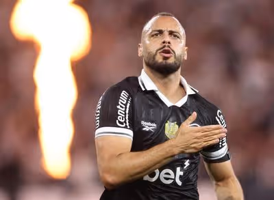 Marcelo Paz comenta negociação por Arthur Cabral e elogia atual elenco do Corinthians