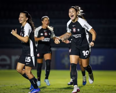 Corinthians mantém retrospecto perfeito diante do Juventude
