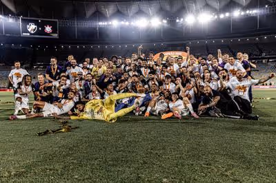 Corinthians volta a conquistar dois títulos na mesma temporada após oito anos