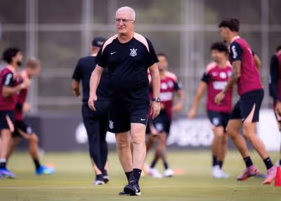 Técnico do Corinthians descarta 'créditos' do elenco e cobra regularidade em pontos corridos