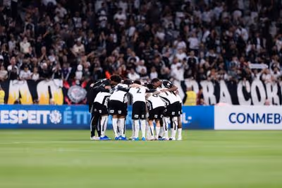 Últimas do Corinthians: vitória na Libertadores, renovação de Memphis e goleiro bem avaliado