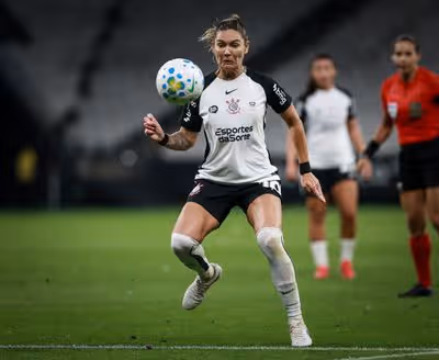 Corinthians vence o Botafogo e sobe uma posição na tabela do Brasileirão Feminino