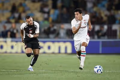 Corinthians consulta condições por lateral do Fluminense